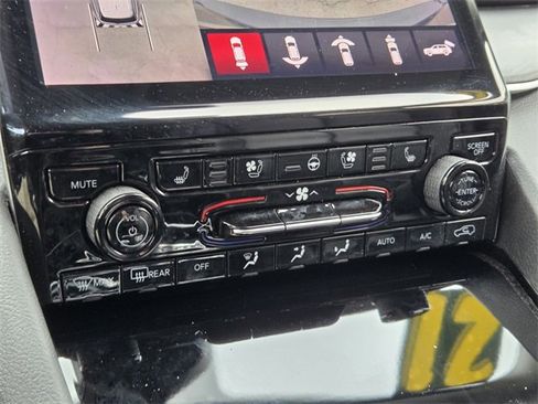 Used 2021 Jeep Grand Cherokee L Limited w/ Luxury Tech Group II image 30