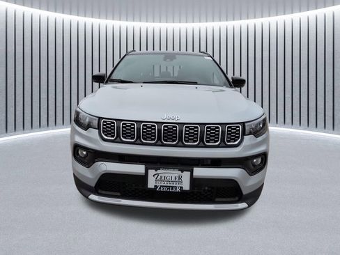 Used 2025 Jeep Compass Limited image 18