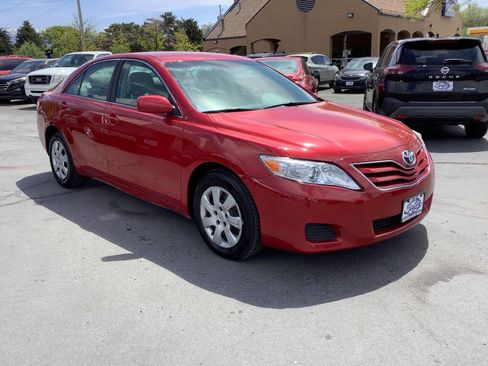 Used 2010 Toyota Camry LE FWD image 7