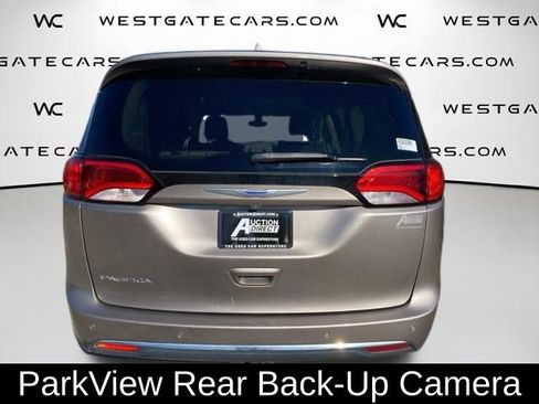 Used 2018 Chrysler Pacifica Touring-L Plus image 5