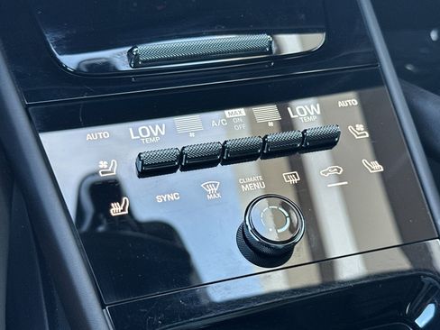 Certified 2024 Porsche Cayenne AWD/4WD image 20