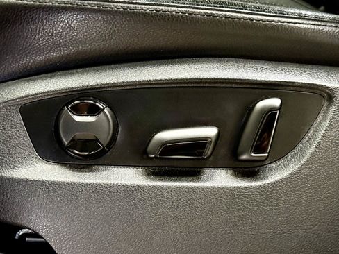 Used 2012 Volkswagen Touareg TDI AWD/4WD image 16