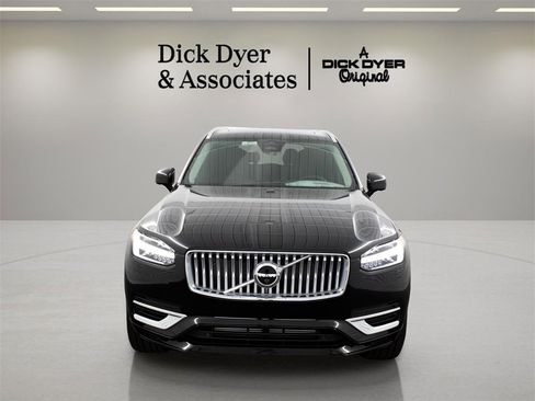 Certified 2025 Volvo XC90 T8 Plus image 2