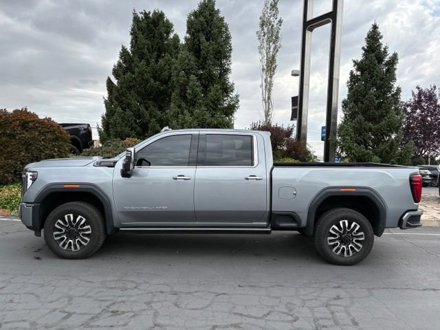 Used 2024 GMC Sierra 3500 Denali Ultimate AWD/4WD image 3
