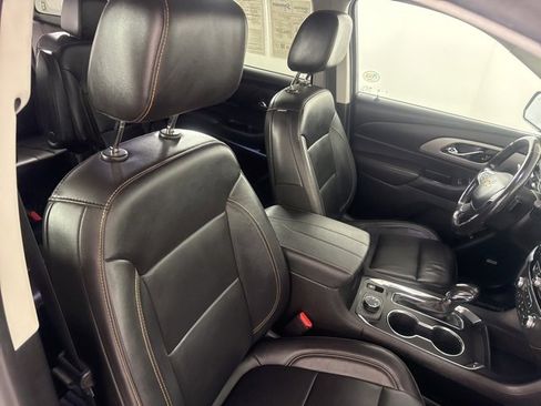 Used 2021 Chevrolet Traverse LT w/ LT Premium Package image 14