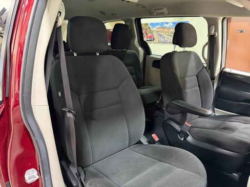 Used 2019 Dodge Grand Caravan SE image 40