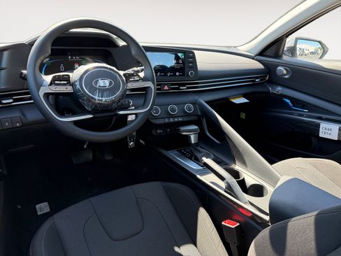 New 2026 Hyundai Elantra SE FWD image 15