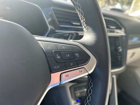 Used 2023 Volkswagen Tiguan SE image 21