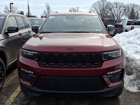 New 2025 Jeep Grand Cherokee Limited w/ Black Appearance Package AWD/4WD image 2