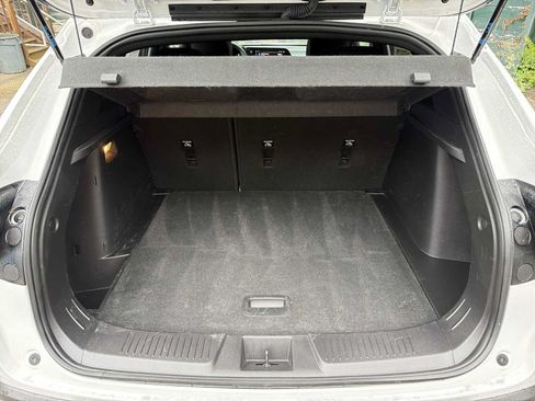 Used 2024 Chevrolet Trax RS w/ Sunroof Package FWD image 24