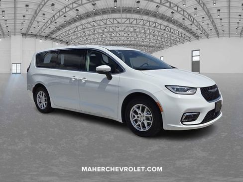 Used 2023 Chrysler Pacifica Touring-L image 1