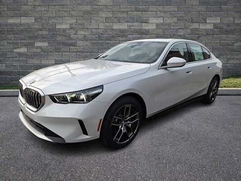 New 2026 BMW 530i xDrive w/ Premium Package AWD/4WD image 3