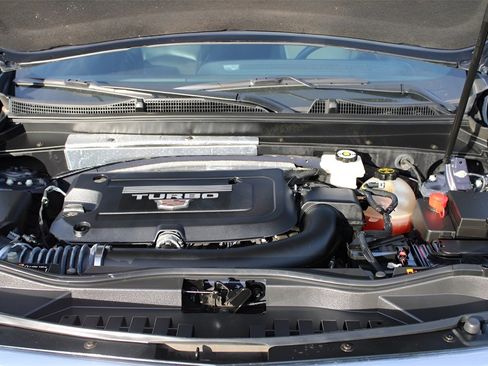 Used 2025 Cadillac XT4 Premium Luxury image 13