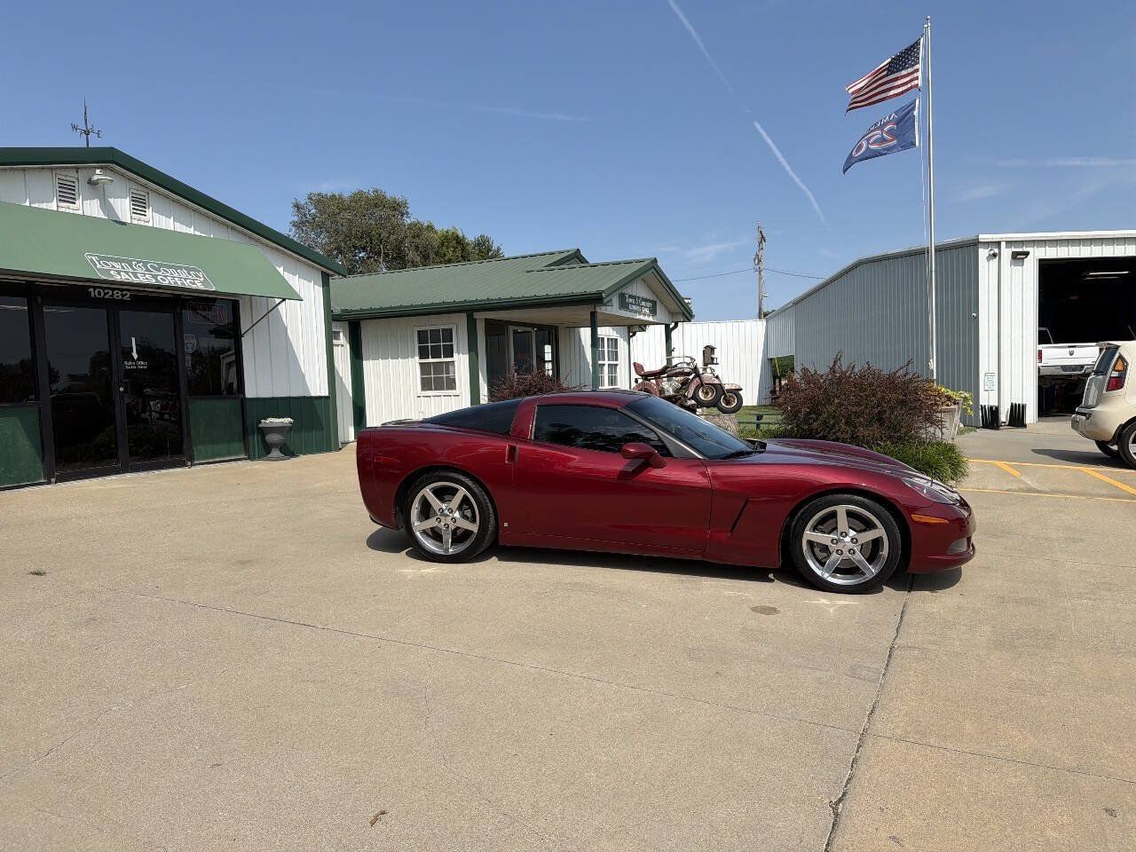Used 2007 Chevrolet Corvette Coupe w/ Preferred Equipment Group RWD image 2