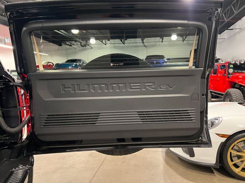 Used 2025 GMC Hummer EV 3X w/ LPO, Sport Package AWD/4WD image 37