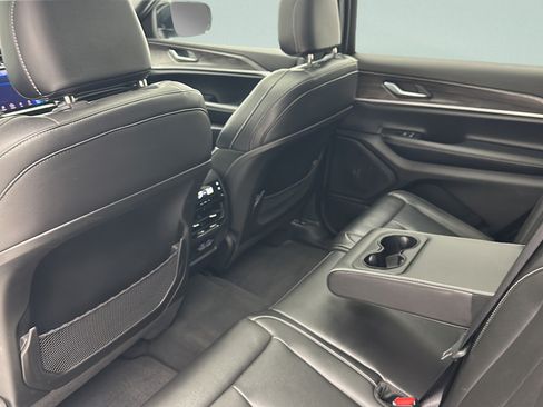 Used 2024 Jeep Grand Cherokee L Limited AWD/4WD image 10