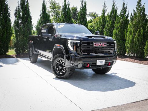 Used 2026 GMC Sierra 2500 AT4X AWD/4WD image 2