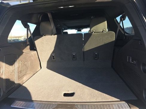 Used 2023 Chevrolet Suburban High Country image 9