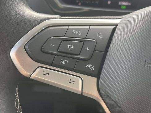 Certified 2023 Volkswagen Tiguan SE w/ Panoramic Sunroof Package FWD image 23