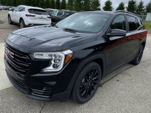 Used 2023 GMC Terrain SLE w/ Driver Convenience Package FWD image 6