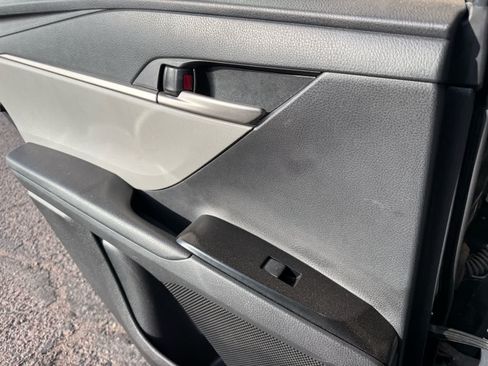 Used 2025 Toyota Camry SE FWD image 11
