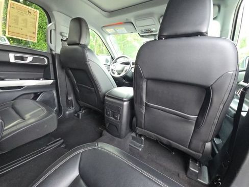 Used 2023 Ford Explorer XLT w/ Equipment Group 202A RWD image 17