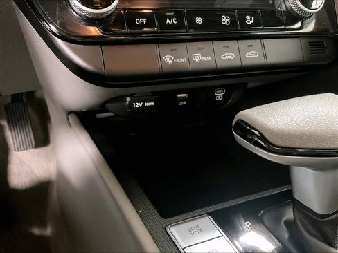 Used 2024 Hyundai Elantra SEL image 26