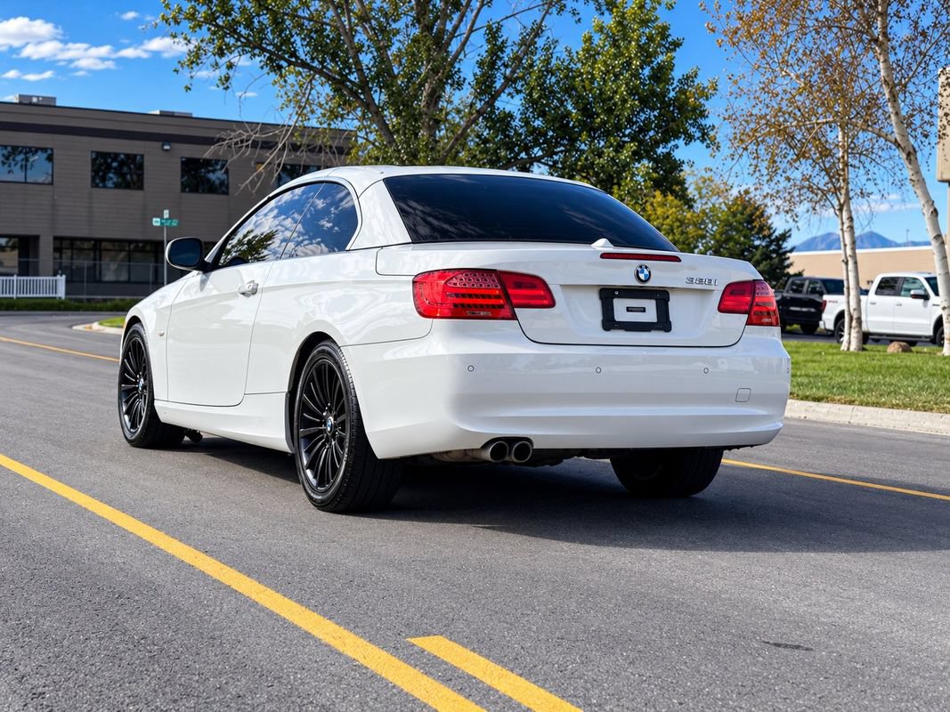 Used 2013 BMW 328i Convertible RWD image 3
