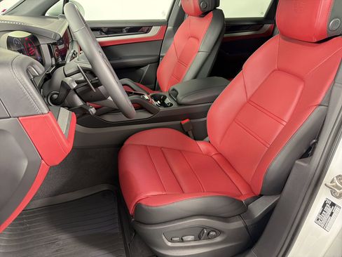 Used 2026 Porsche Cayenne image 5