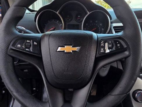 Used 2015 Chevrolet Cruze LT image 9