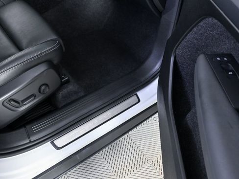 Certified 2025 Volvo XC40 B5 Plus image 24