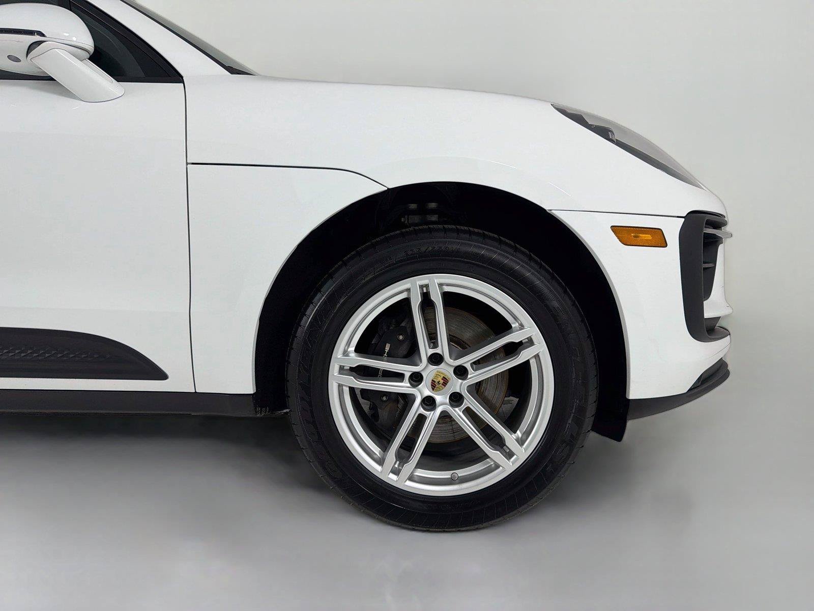 Certified 2023 Porsche Macan AWD/4WD image 30