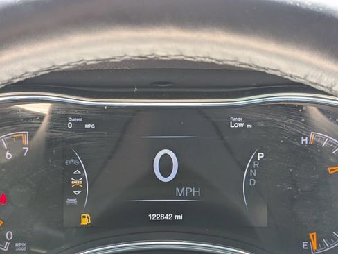 Used 2019 Jeep Grand Cherokee Altitude AWD/4WD image 13