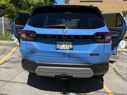 Used 2025 Honda Pilot TrailSport image 1