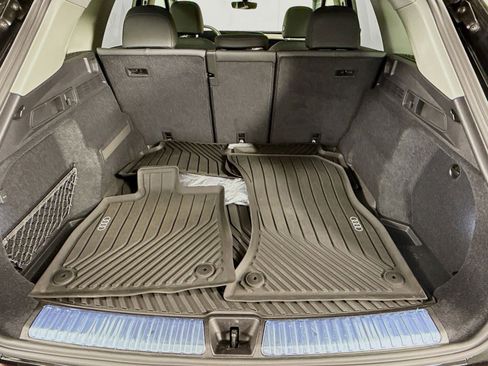 Used 2025 Audi Q5 Premium w/ Convenience Package image 23