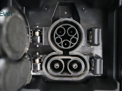 Used 2023 Subaru Solterra AWD image 10