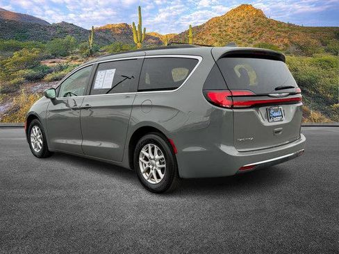 Used 2022 Chrysler Pacifica Touring-L image 6