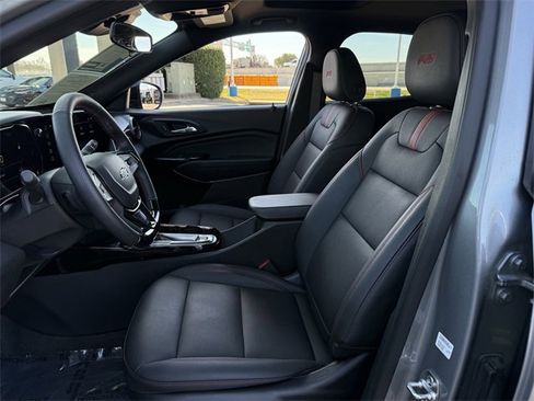 Used 2025 Chevrolet Trax RS w/ Sunroof Package image 26