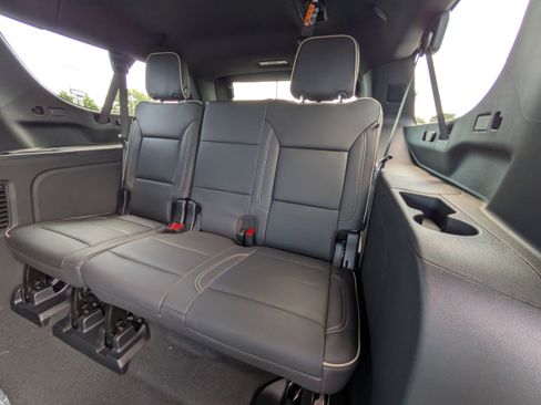 New 2025 Chevrolet Suburban Premier image 10