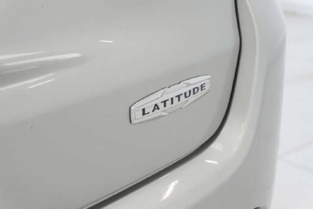 Used 2024 Jeep Compass Latitude AWD/4WD image 30