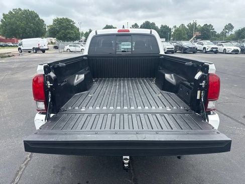 Used 2022 Toyota Tacoma SR w/ SR Convenience Package RWD image 18