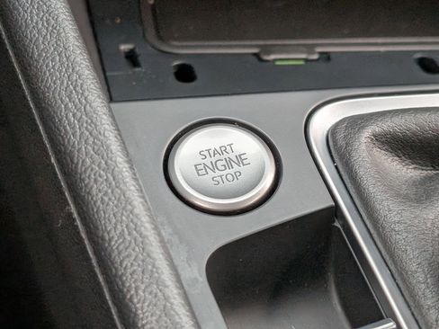 Used 2024 Volkswagen Jetta SE image 32