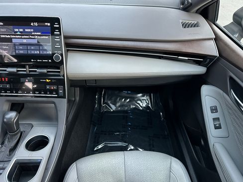 Used 2022 Toyota Avalon Limited image 30