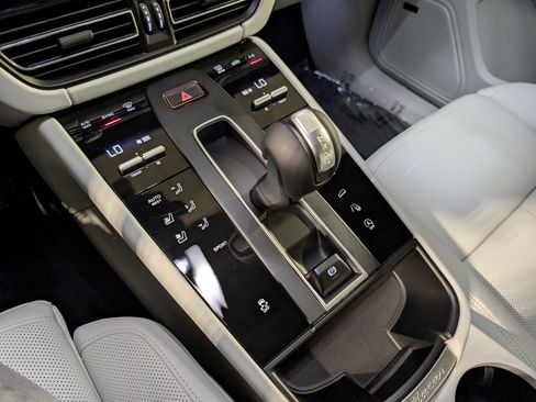 New 2026 Porsche Macan AWD/4WD image 39