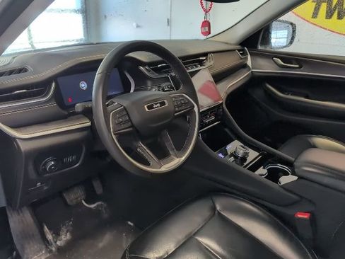 Used 2023 Jeep Grand Cherokee Limited AWD/4WD image 10