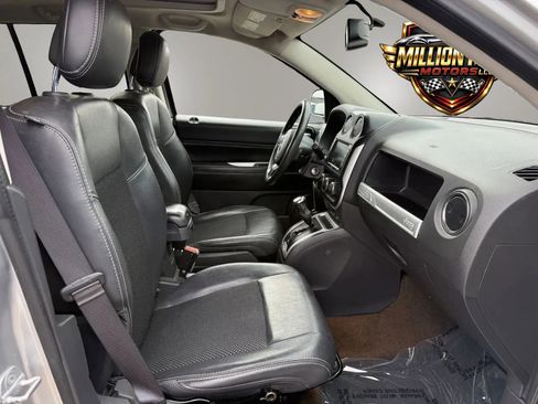 Used 2014 Jeep Compass Latitude w/ Sun/Sound Group FWD image 18