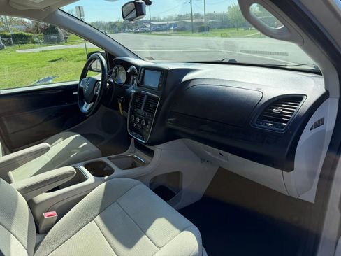 Used 2013 Dodge Grand Caravan SXT w/ Entertainment Group 1 FWD image 23