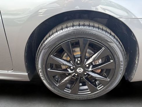 Used 2018 Nissan Sentra SR w/ SR Midnight Edition Package image 12