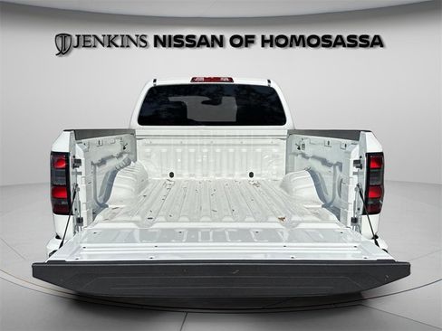 Used 2024 Nissan Frontier SV image 11