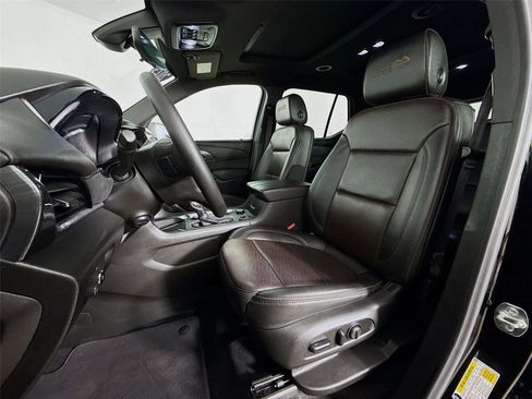 Used 2023 Chevrolet Traverse High Country image 22